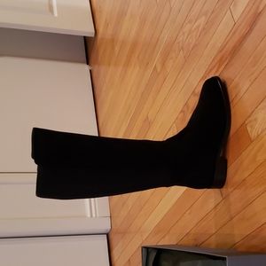 Never worn Aquatalia Naleigh suede boot size 9.5